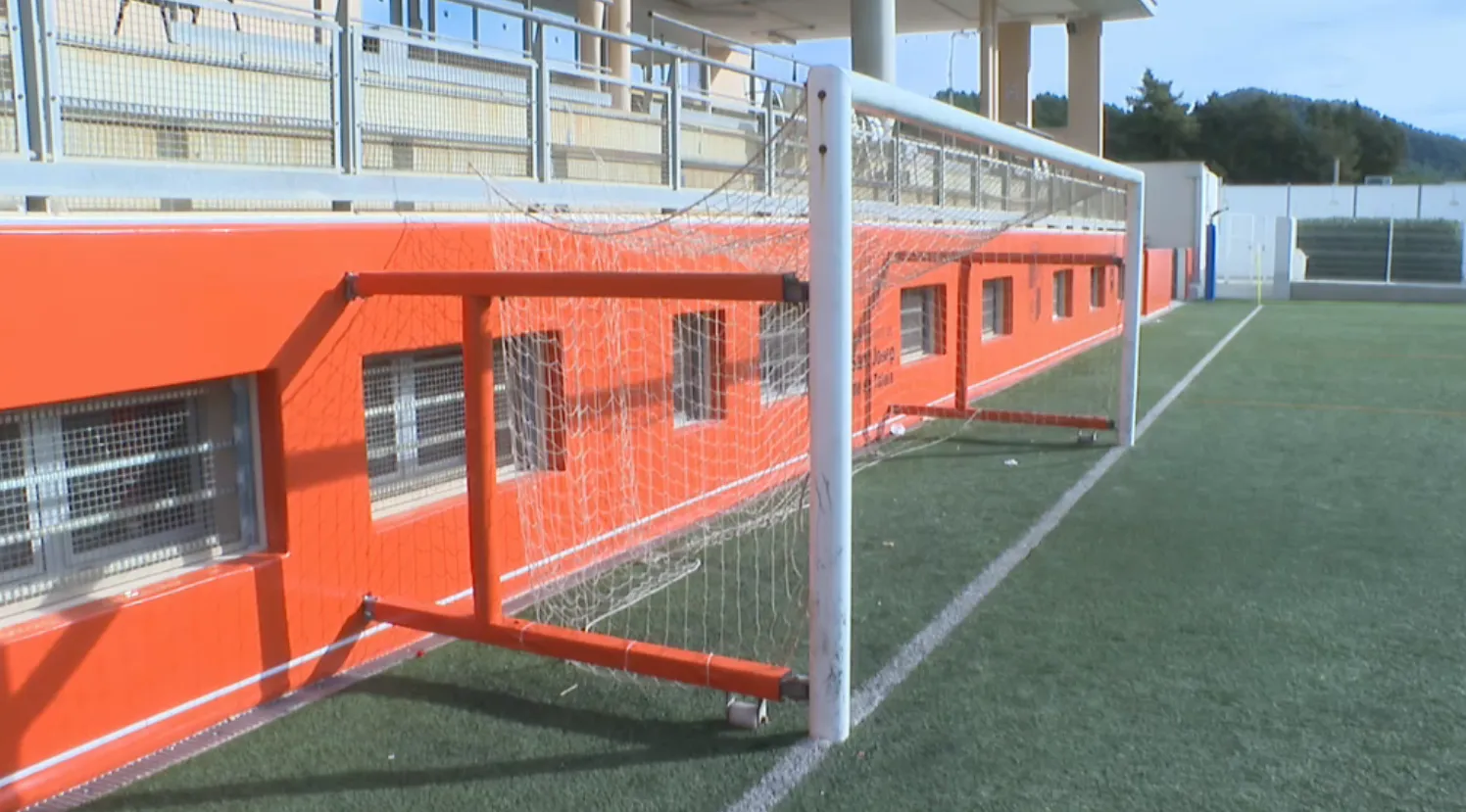 Diferents ajuntaments d’Eivissa milloren la seguretat als camps de futbol