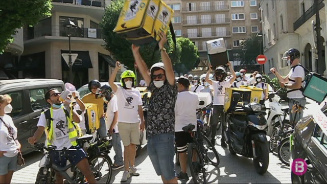 Un+centenar+de+%E2%80%98Riders%E2%80%99+protesten+a+Palma+per+mantenir+el+model+amb+contracte+d%E2%80%99aut%C3%B2nom