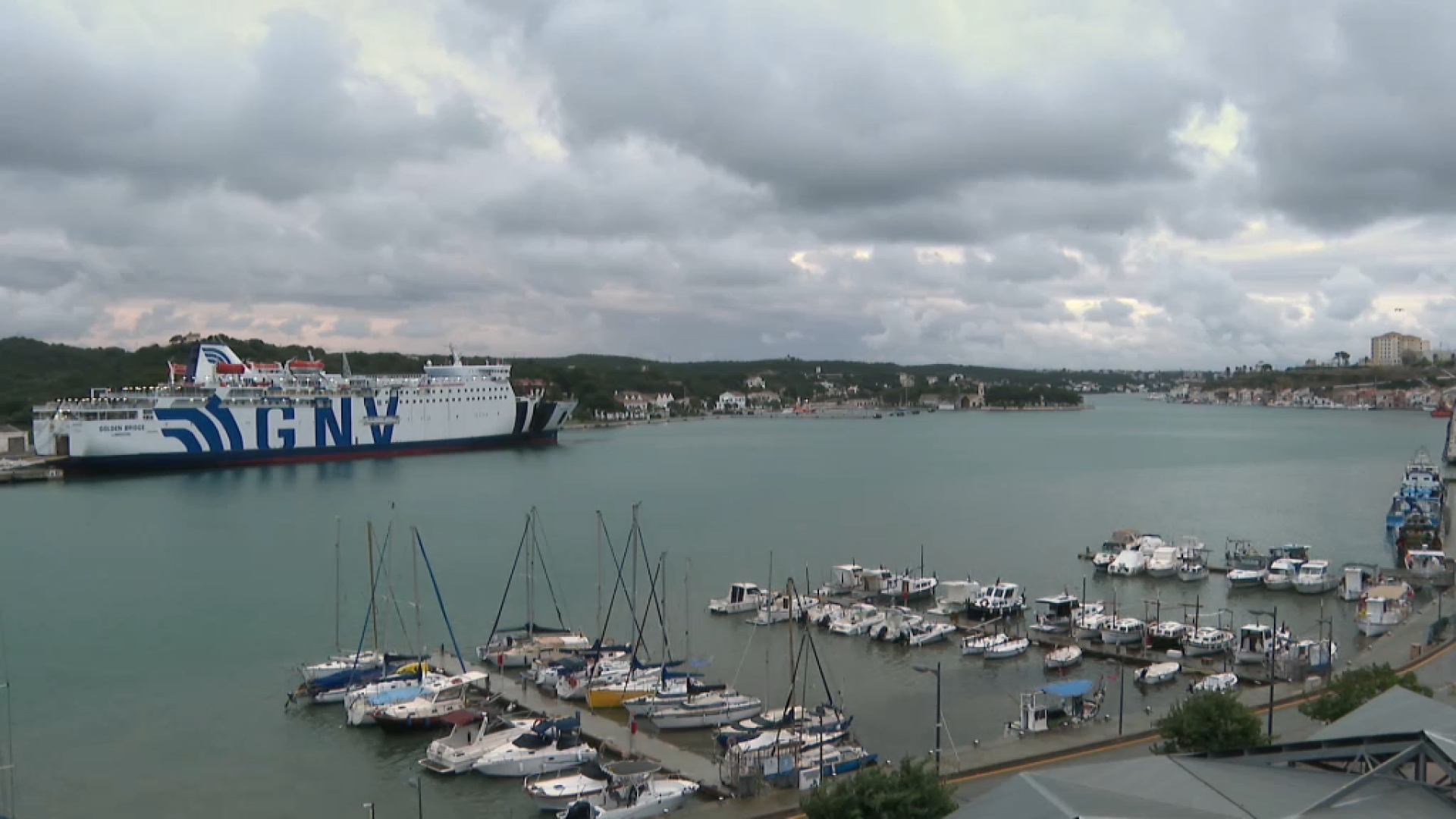 Els ports de Menorca operen amb normalitat malgrat el mal temps