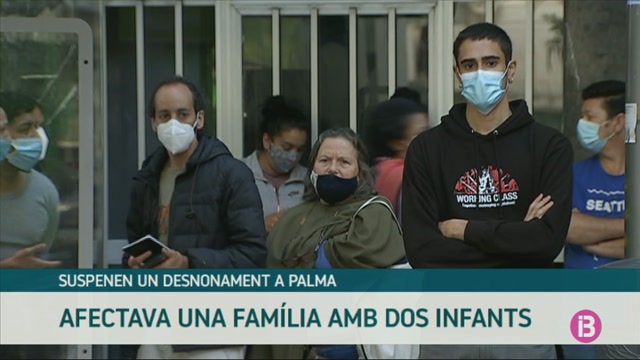 La mobilització ciutadana atura el desnonament d’una família a Palma