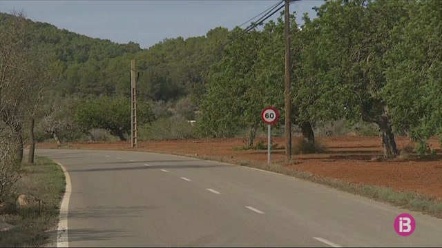 Els vesins de Corona denuncien carreres il·legals de motos a la carretera d’accés al poble