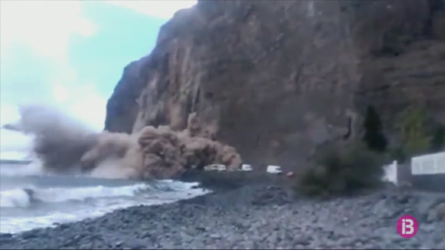 Continua la recerca de possibles víctimes a la platja de la Gomera