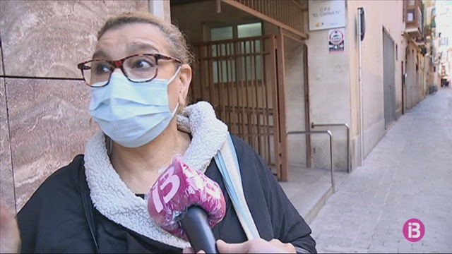 Els treballadors del Carme de Palma lliuren 1.700 signatures contra el seu trasllat a l’Hospital General