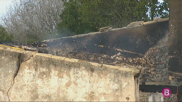 Incendi en una casa ocupada de Puig d’en Valls