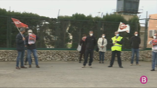 Treballadors de l’aeroport de Menorca es concentren per a reclamar retribucions pactades