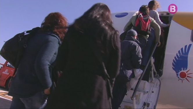 Les agències de viatges s’indignen amb Foment pel retard en l’OSP Menorca-Madrid