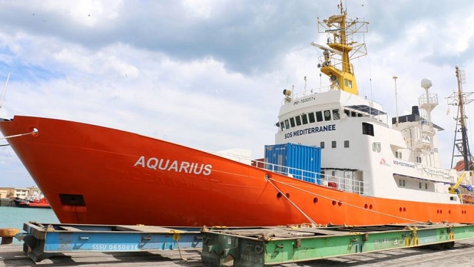 Espanya es planteja donar un permís especial als migrants de l’Aquarius