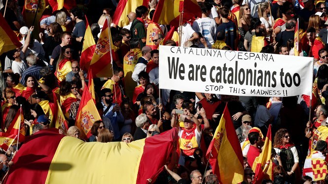 Unes+80.000+persones+es+manifesten+a+Barcelona+contra+la+independ%C3%A8ncia+de+Catalunya