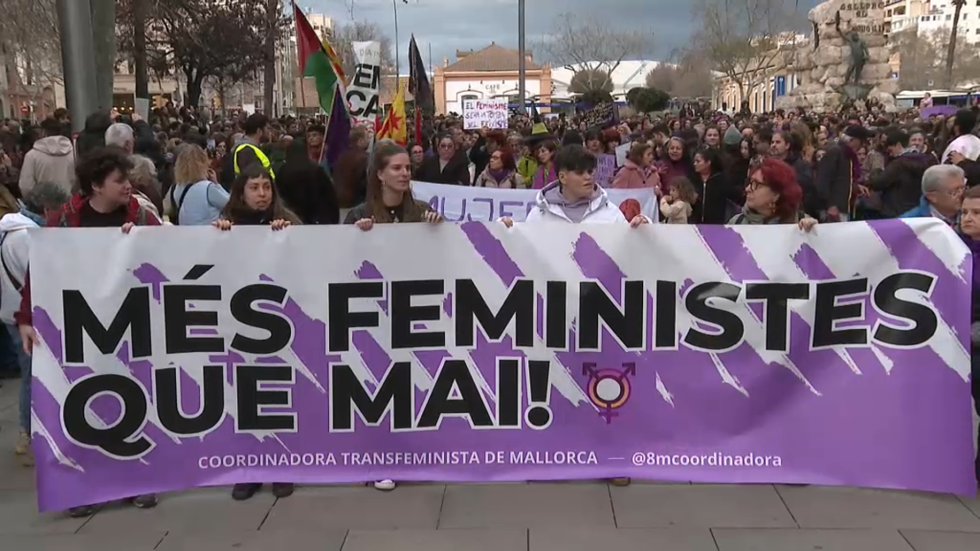 Més de 2.000 persones acudeixen al 8M de la Coordinadora Transfeminista a Palma