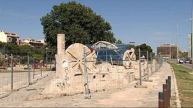 Comencen les obres de restauració de l’escultura de Josep Guinovart situada al Parc de la Mar