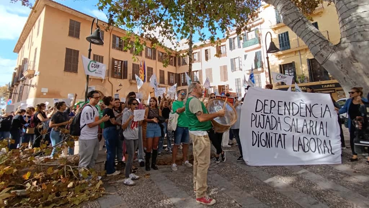 Els treballadors de Dependència comencen vaga indefinida amb un seguiment de més del 85%