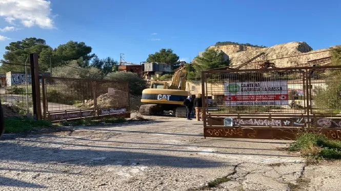 Alerten de màquines excavadores i camions a l’interior de la pedrera sa Garrigueta Rasa a Palma