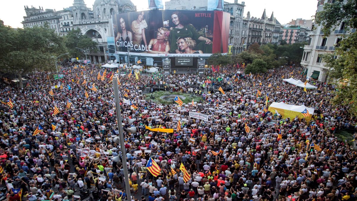 Milers+de+persones+reclamen+l%E2%80%99alliberament+dels+presos+independentistes+en+l%E2%80%99aniversari+del+20-S