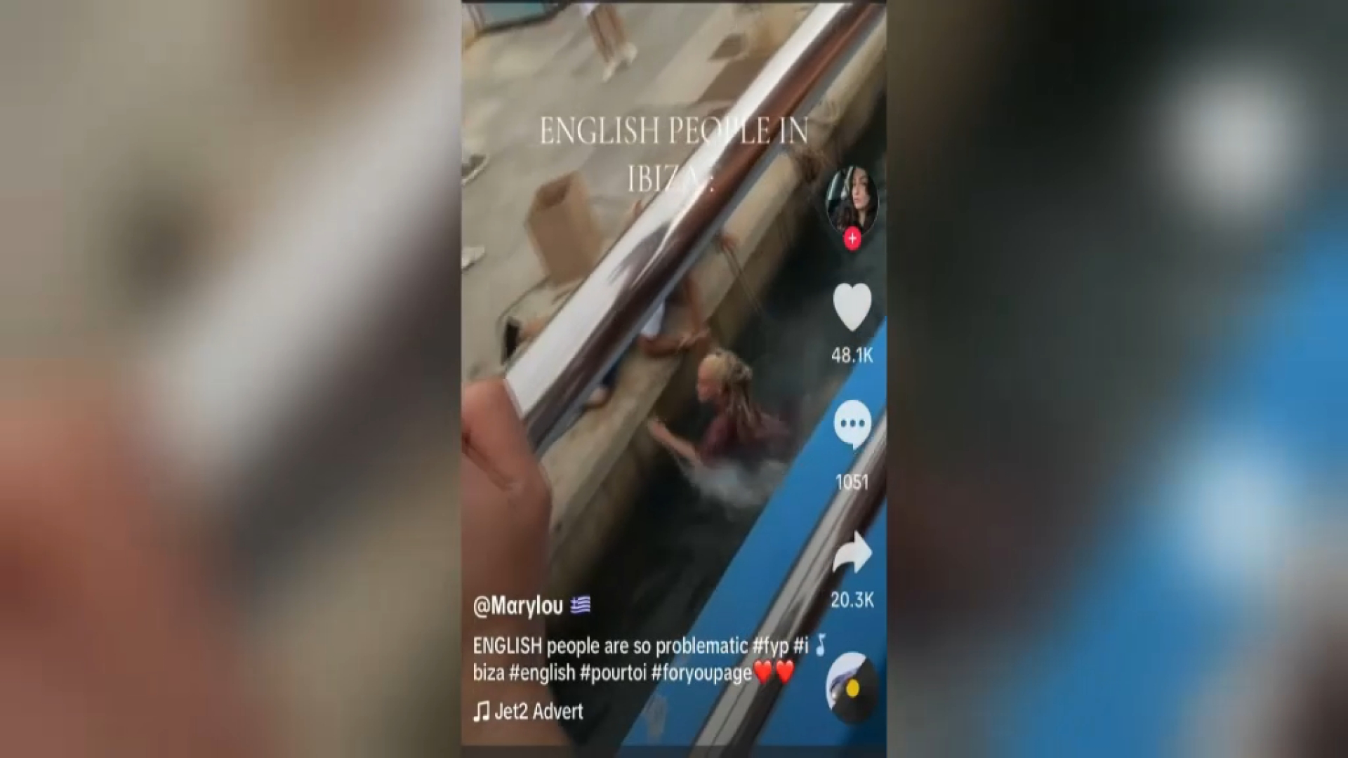 Com l’anunci d’un touroperador esdevé irònic amb la imatge de baralles entre turistes a Eivissa