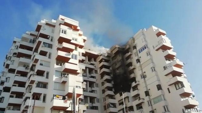 Nou ferits i 250 persones desallotjades en l’incendi a un edifici a Sant Antoni