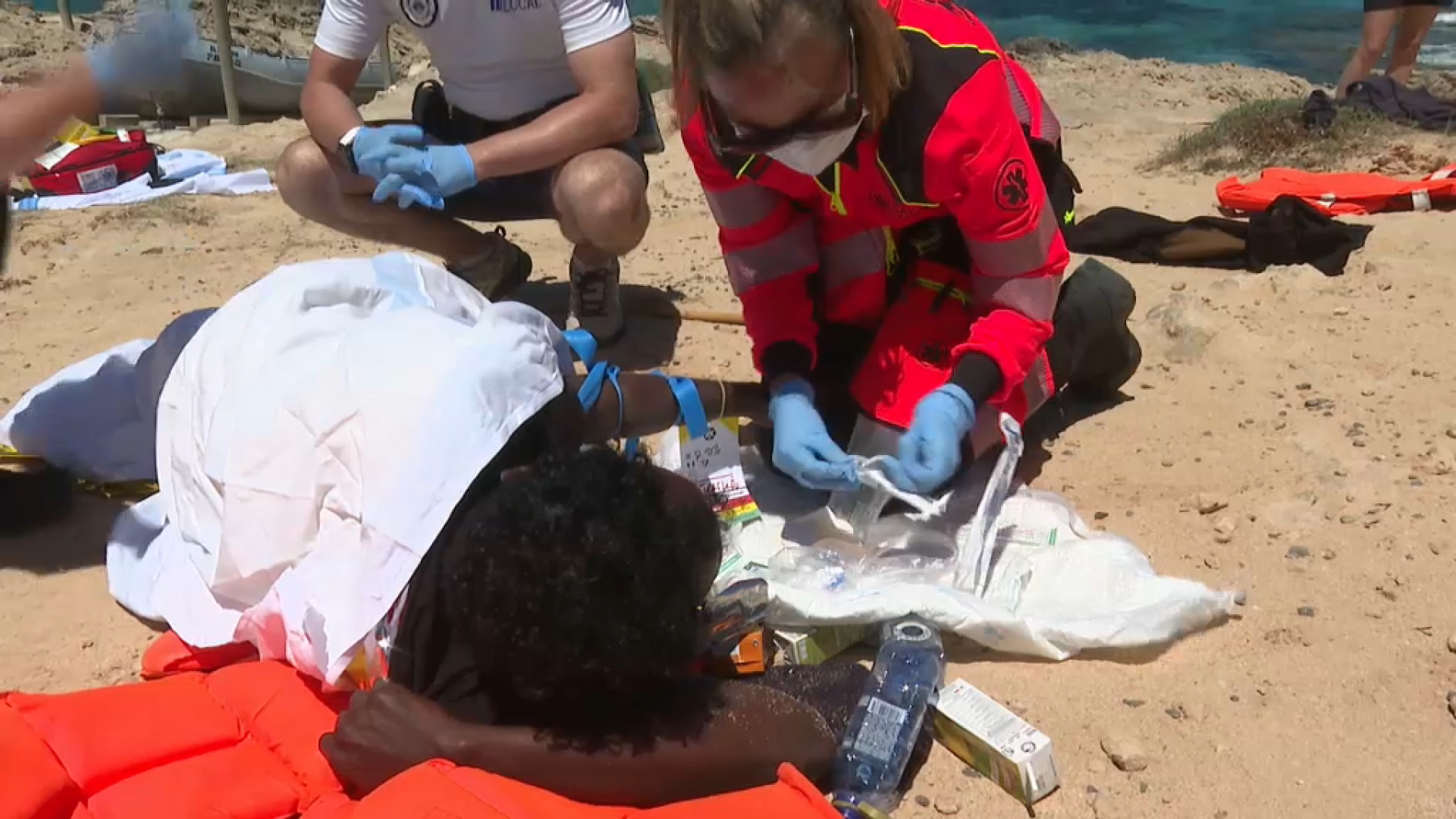 Continuen ingressats a Can Misses els migrants ferits després de nou dies navegant a la deriva