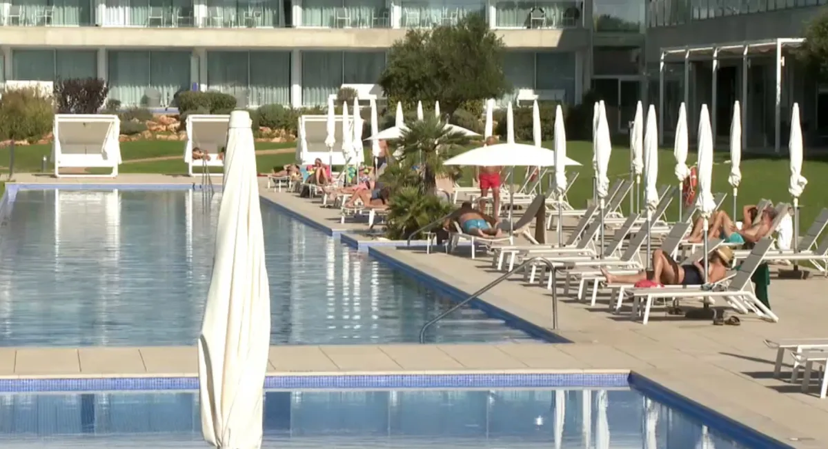 Els hotelers de Menorca tanquen temporada “satisfets”, a l’espera de recuperar el mercat britànic