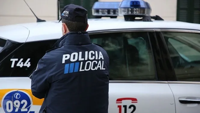 Un vessament de combustible provoca múltiples accidents a les Avingudes de Palma i obliga a tallar el trànsit