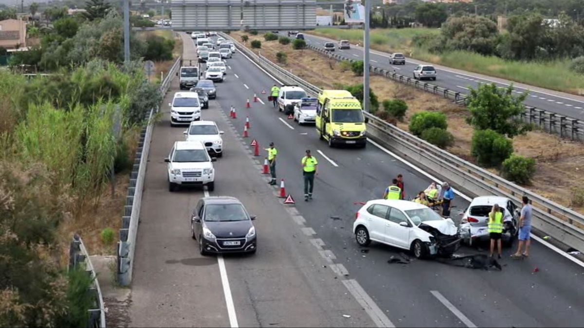 Un+accident+de+tr%C3%A0nsit+a+l%E2%80%99autopista+de+Llucmajor+provoca+retencions+en+sentit+Palma