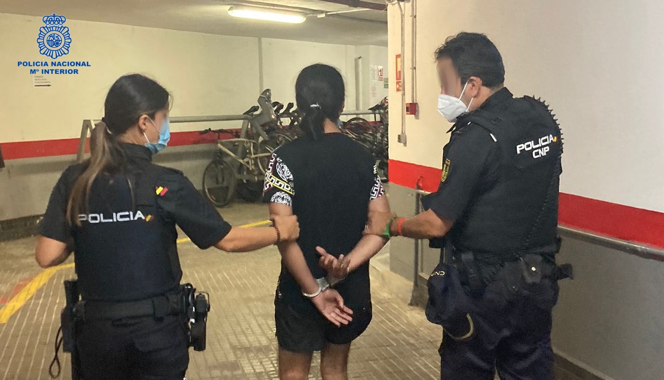 La Policia Nacional deté in fraganti 10 persones a la Platja de Palma per robar a banyistes