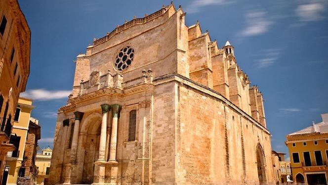 La Catedral de Ciutadella acull una missa funeral en memòria de les víctimes de la Covid-19