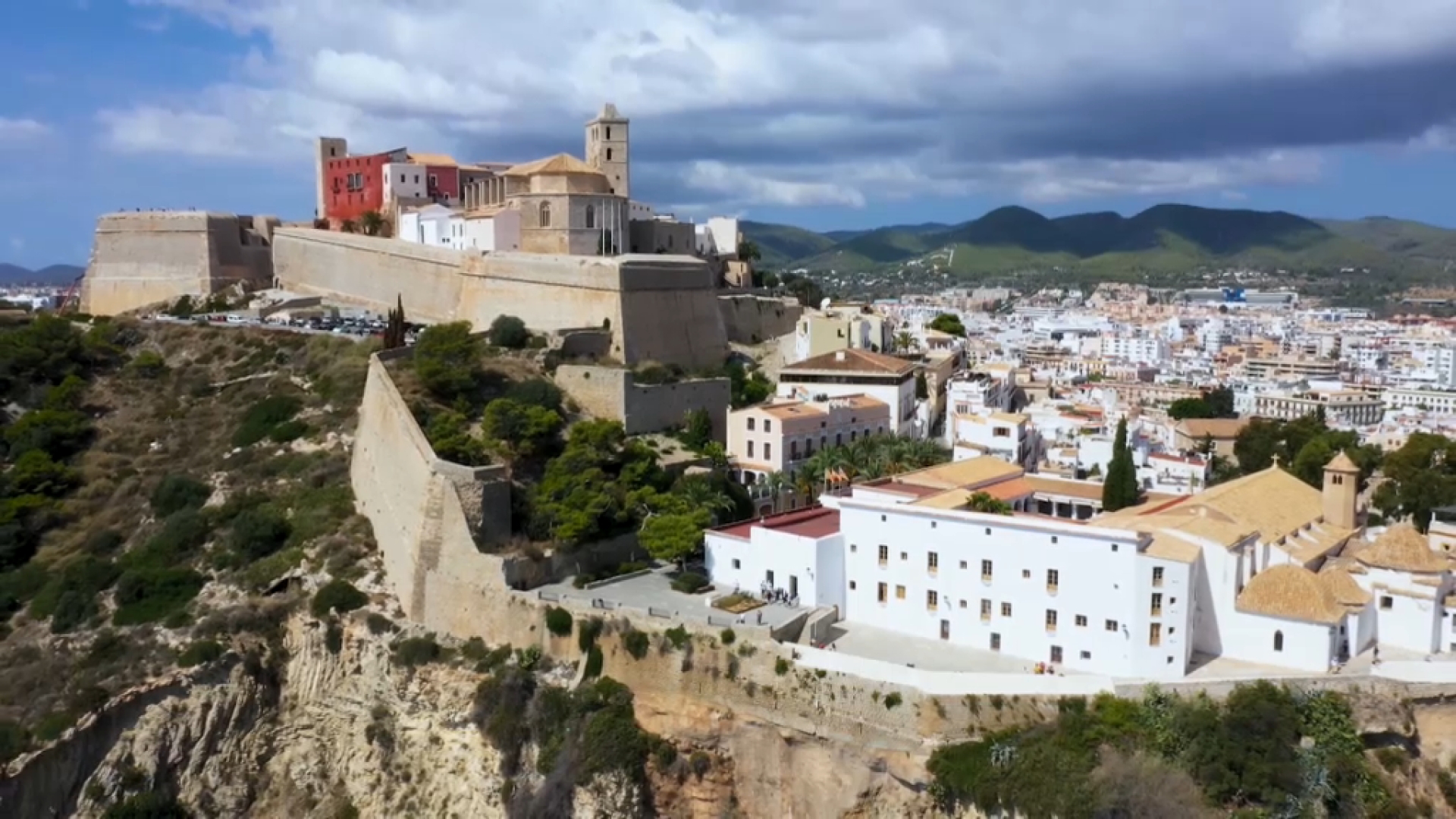 Dalt Vila rep des de maig un total d’1,3 milions de turistes