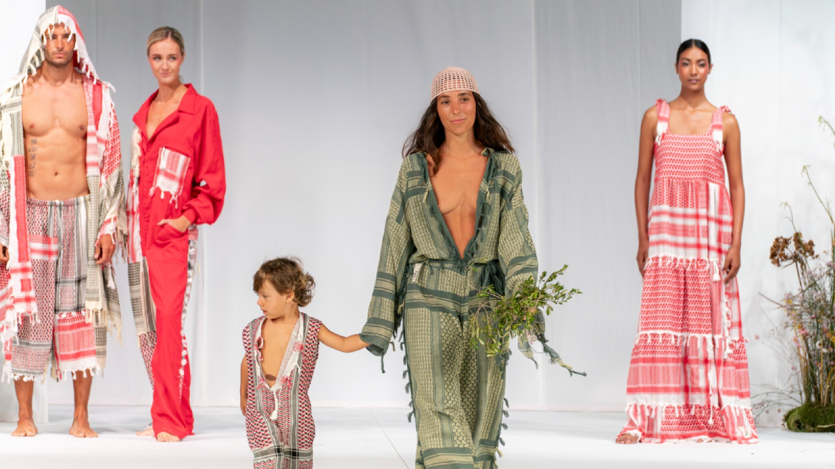 Tretze dissenyadors mostren les seves creacions a la Passarel·la de Moda de Formentera