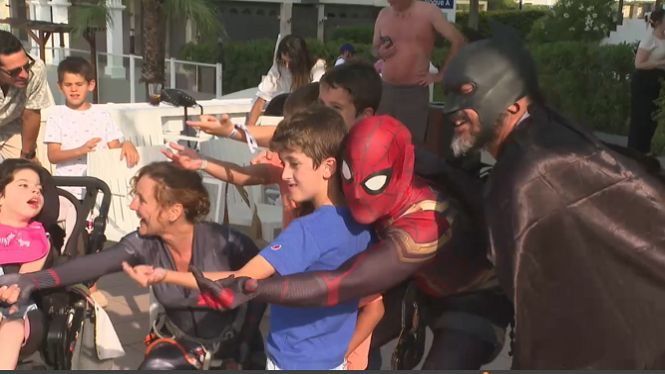 Els superherois reben a Eivissa les famílies de set infants en cures pal·liatives