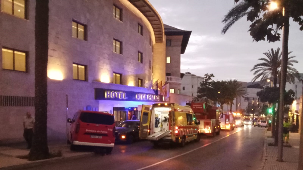 Desallotjat un hotel de Cala Major, Palma, per una fuita de gas