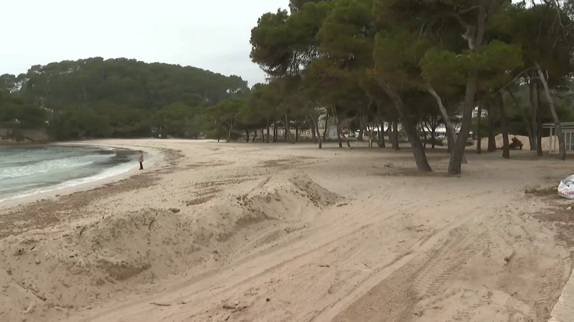 Menorca enceta la Setmana Santa sense serveis a les platges