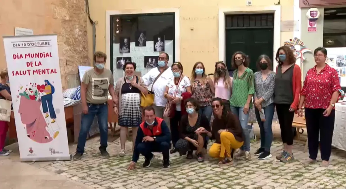 Administracions i entitats surten al carrer a Ciutadella per a commemorar el Dia Mundial de la Salut Mental