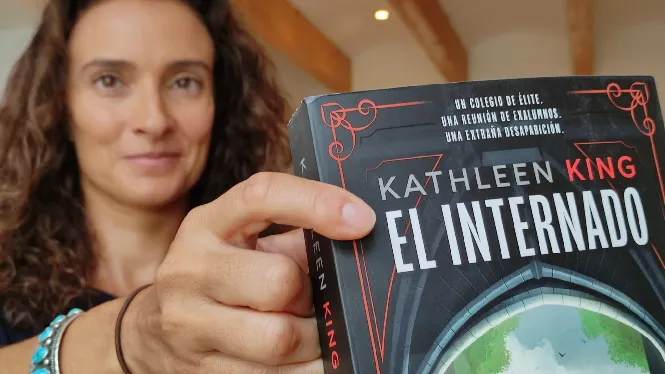 La periodista Kathleen King, resident a Mallorca, presenta ‘El internado’, la seva primera novel·la