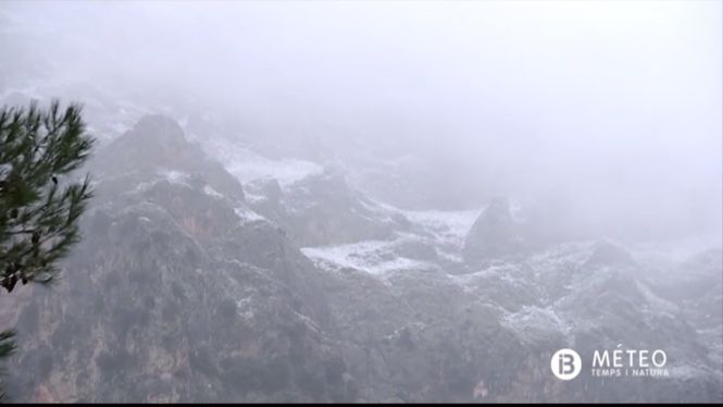 L’hivern s’acomiada amb neu a la Serra de Tramuntana