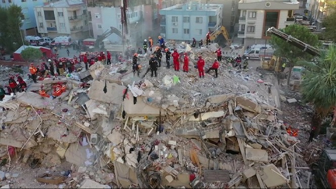 27 morts pel terratrèmol del mar Egeu