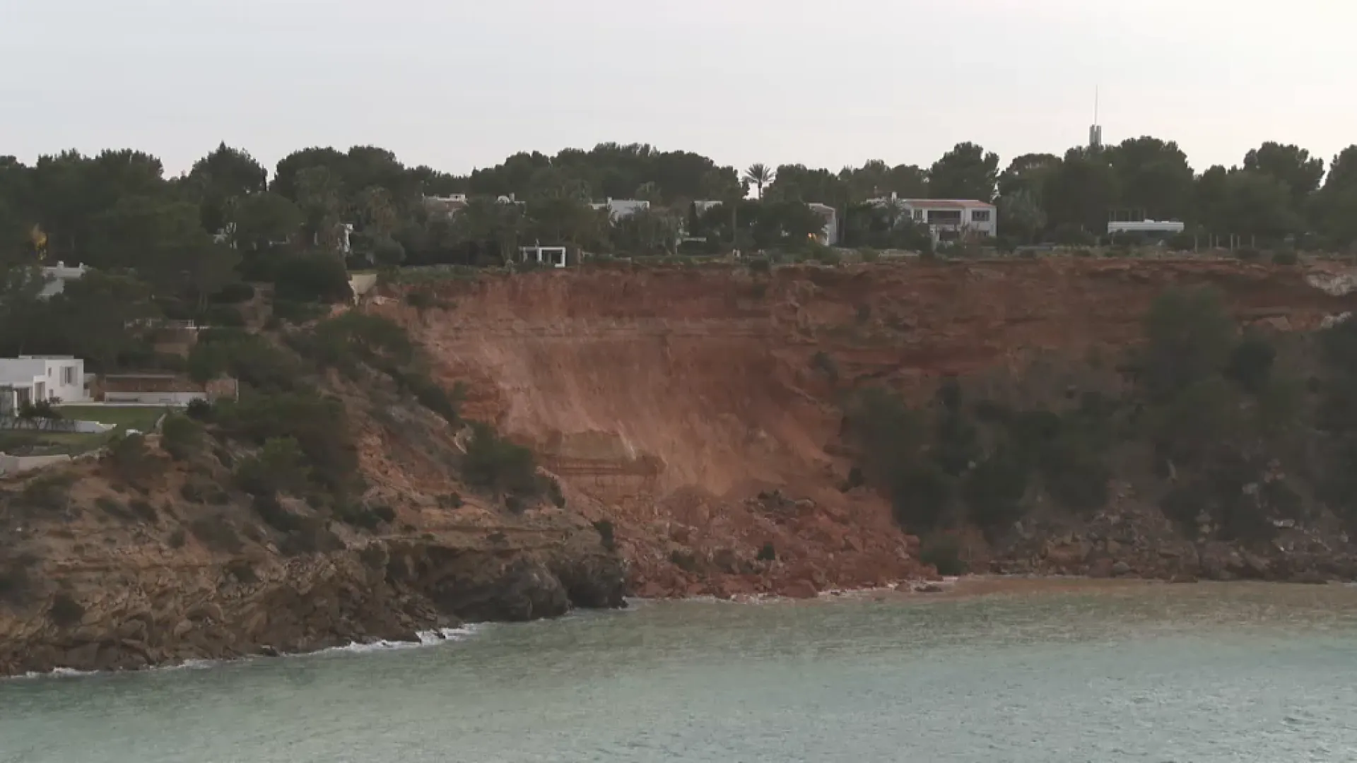 Sant Josep planteja al Govern restringir 20 metres endins el pas dalt del penya-segat que es va esfondrar a Porroig