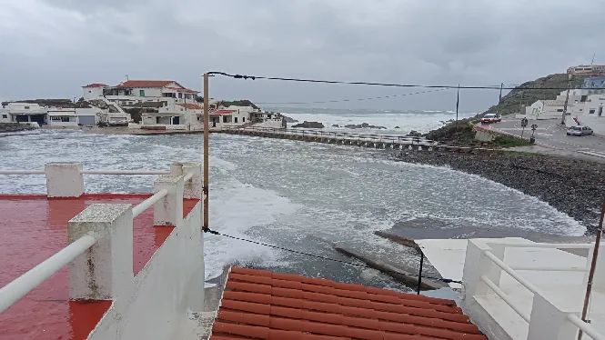 La borrasca ‘Blas’ deixa Menorca incomunicada per mar i ones de 8,69 metres al port de Maó