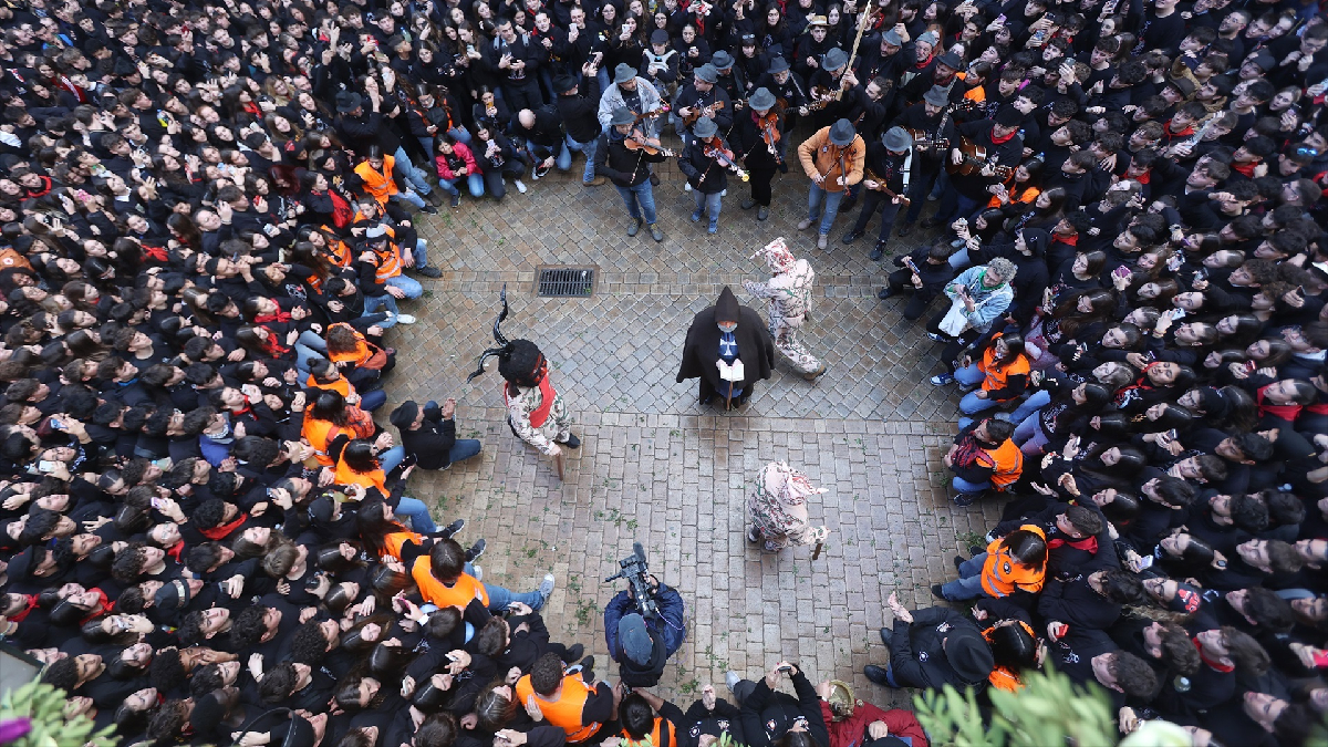 Manacor bota d’alegria per celebrar el primer ball oficial de Sant Antoni