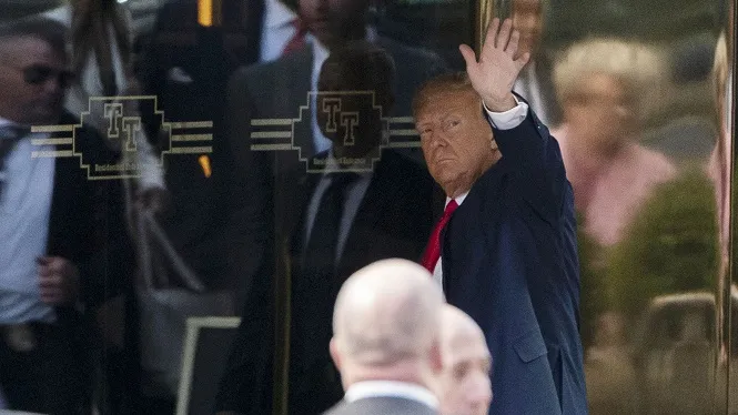 Trump compareix en els jutjats de Manhattan per declarar sobre el cas Stormy Daniels