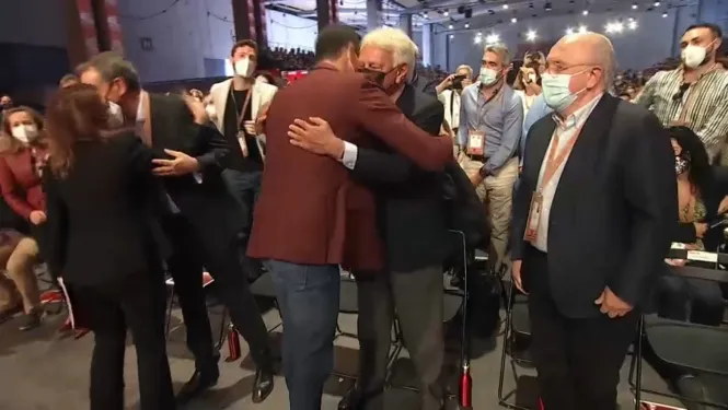 Els dos PSOE s’abracen en el 40 Congrés Federal del partit