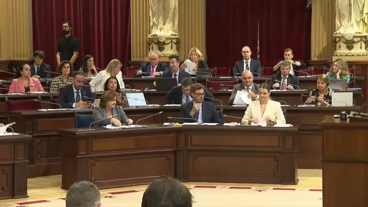 El PP s’absté davant la proposició no de llei de Vox sobre l’elecció de llengua