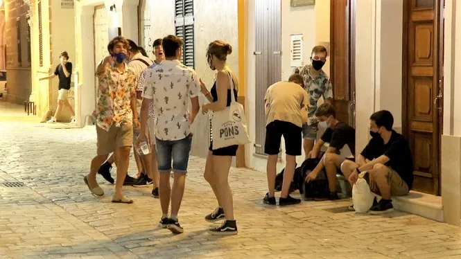 Prohibit el consum d’alcohol fora del nucli urbà de Ciutadella durant les festes de Sant Joan