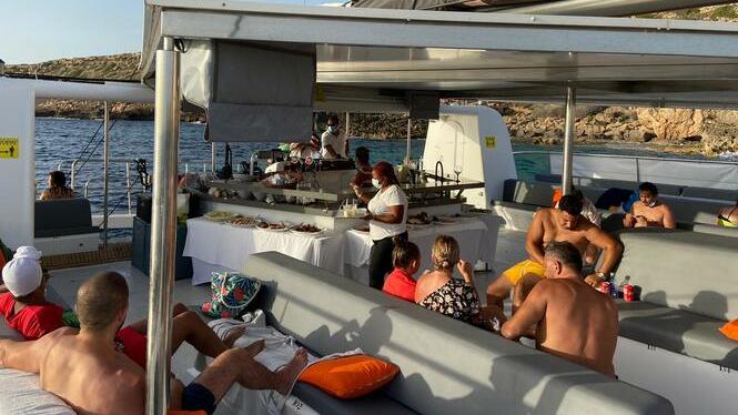 “Party boats” en temps de Covid: amb mascareta i prohibit l’alcohol