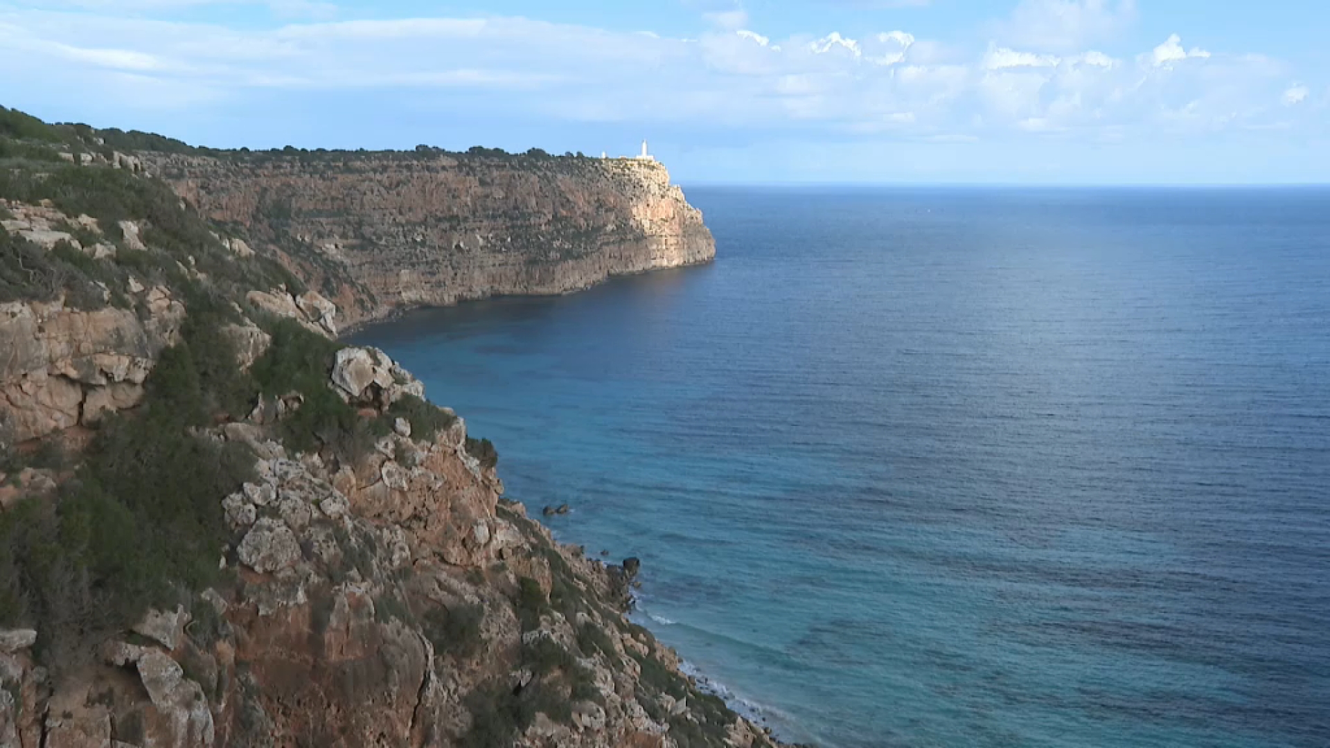 Arriben 34 persones migrants més en dues embarcacions irregulars a Formentera