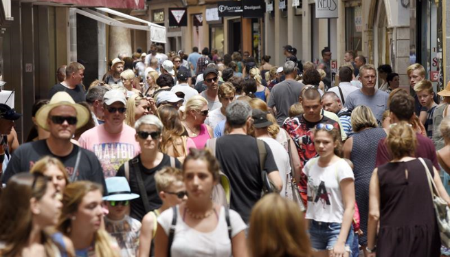 Baixen un 3,2%25 els naixements i pugen un 6,1%25 les defuncions a les Balears