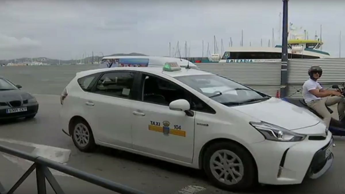 Els+taxistes+demanen+una+parada+al+moll+de+la+Marina+d%E2%80%99Eivissa