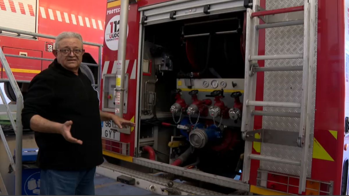 El bomber eivissenc Bruno Roig es jubila després de 44 anys de servei