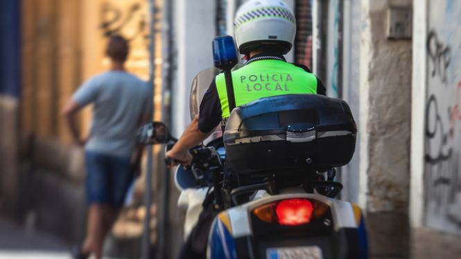 Detingut un conductor a Ciutadella per intentar esquivar la policia amb sis tipus de drogues damunt