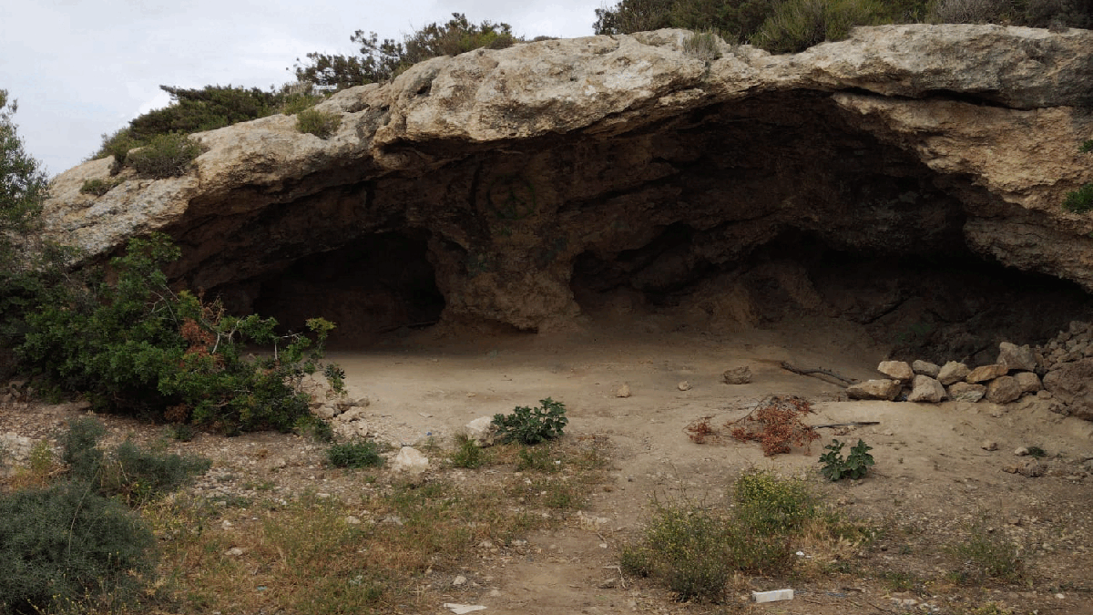 L’Ajuntament d’Eivissa instal·larà reixes a diverses coves per evitar que s’ocupin
