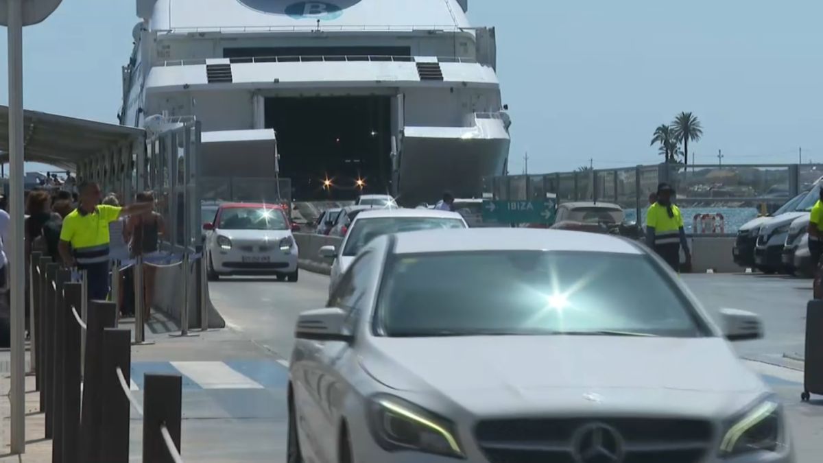 Ja en el primer cap de setmana de juliol, Formentera arriba al topall d’entrada de cotxes