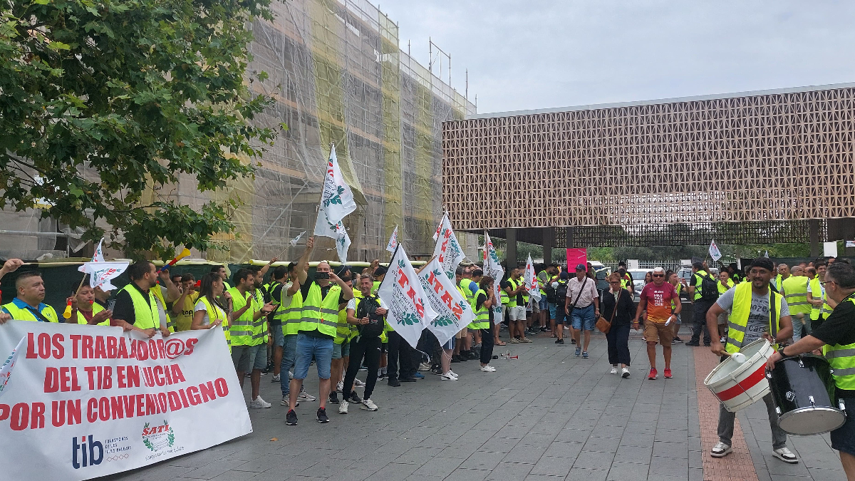 Comença la vaga indefinida als autobusos del TIB